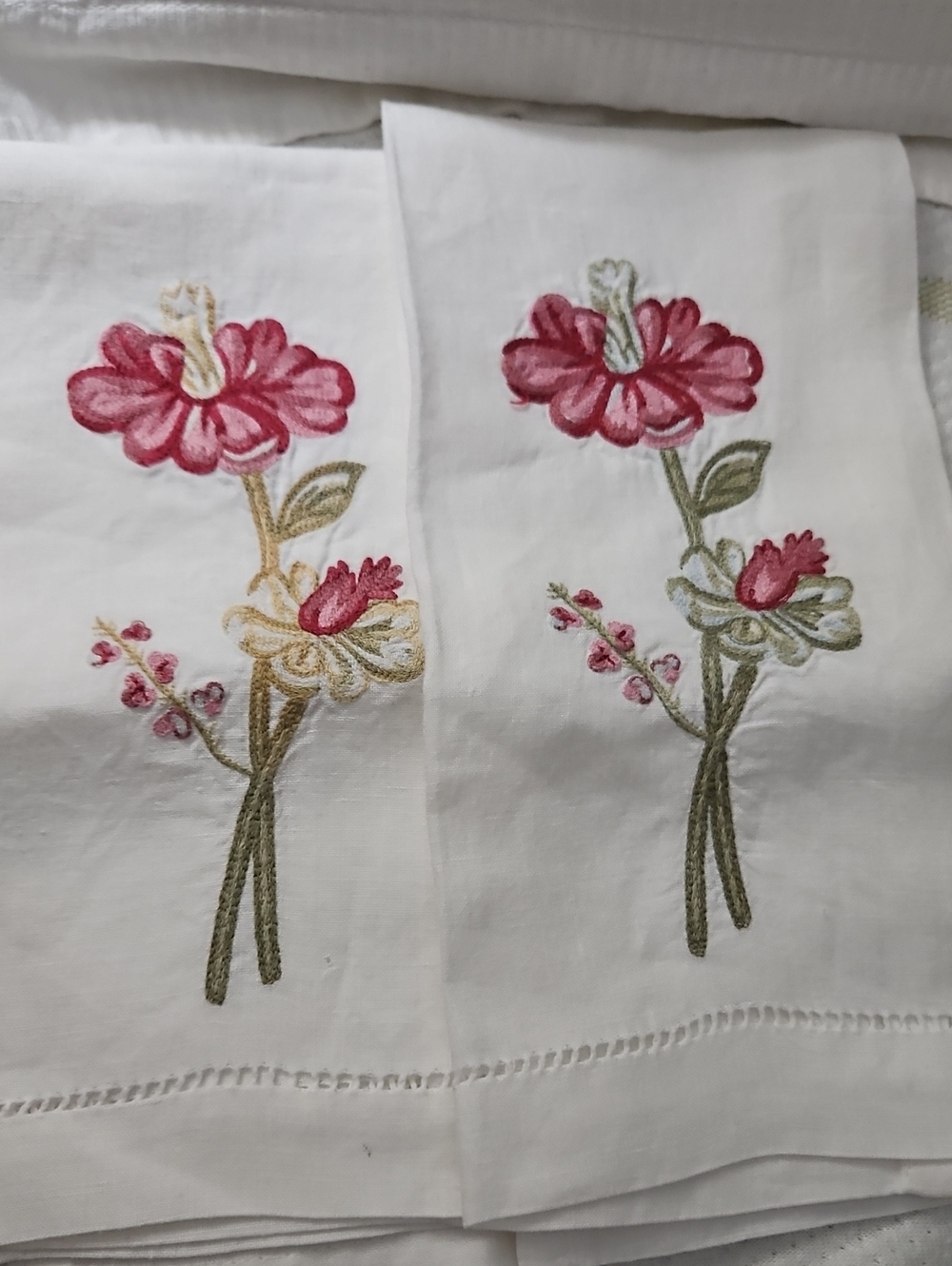Pottery Barn Embroidered Floral Pair Of Kitchen Towels Cotton Tea Guest Towels